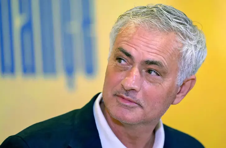 Jose Mourinho Fenerbahçe İçin Yıldız Futbolcuyu Gözüne Kestirdi ve Anlaşma Sağladı!